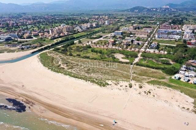 Foto be385349-dcde-4944-8aea-b31b3ecd5bea. Casa amb piscina a Oliva playa Oliva
