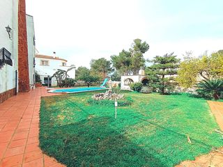 House  Urbanització tossal gross. Casa con dos viviendas y local en tosal gros
