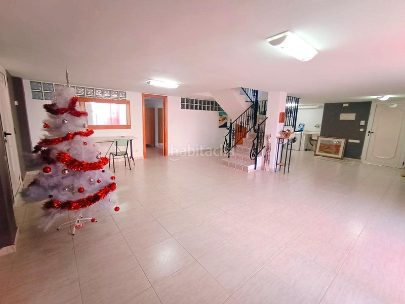 Foto 6605b5df-9b39-4c54-8965-c87b33108a84. Casa amb aparcament a Oliva playa Oliva