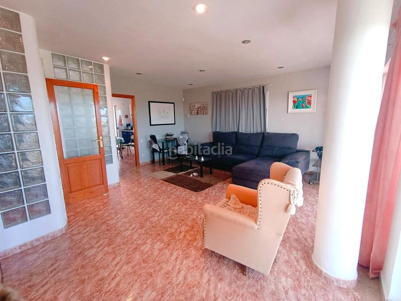 Foto cb4ab5e8-7609-424b-923b-4b072df725e1. Casa amb aparcament a Oliva playa Oliva