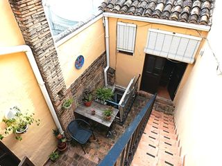 Maison à Piles. Casa de pueblo en piles