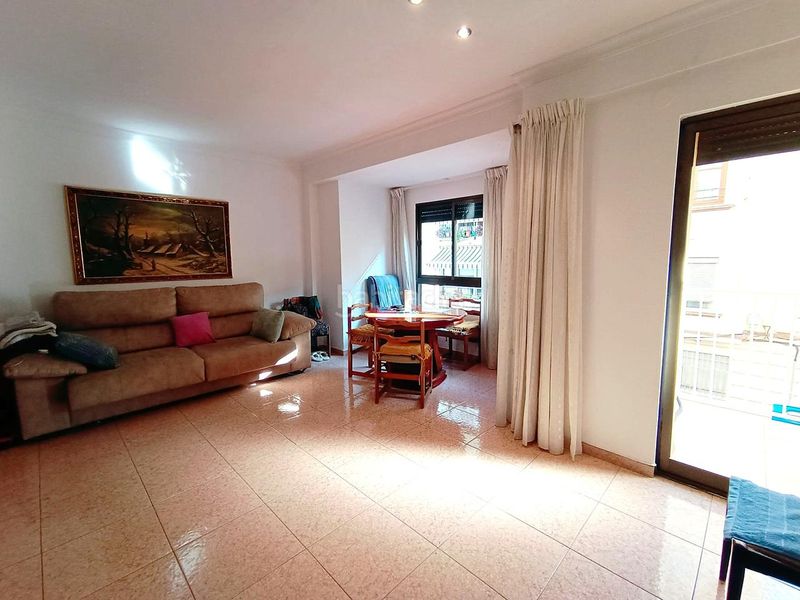 Foto 3005dcb4-b507-48d4-ad03-2d0c9e1c39d3. Pis a Oliva pueblo Oliva