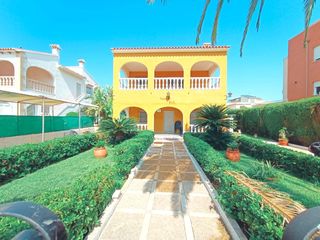 Casa  Aigua blanca. Casa independiente en la playa de oliva
