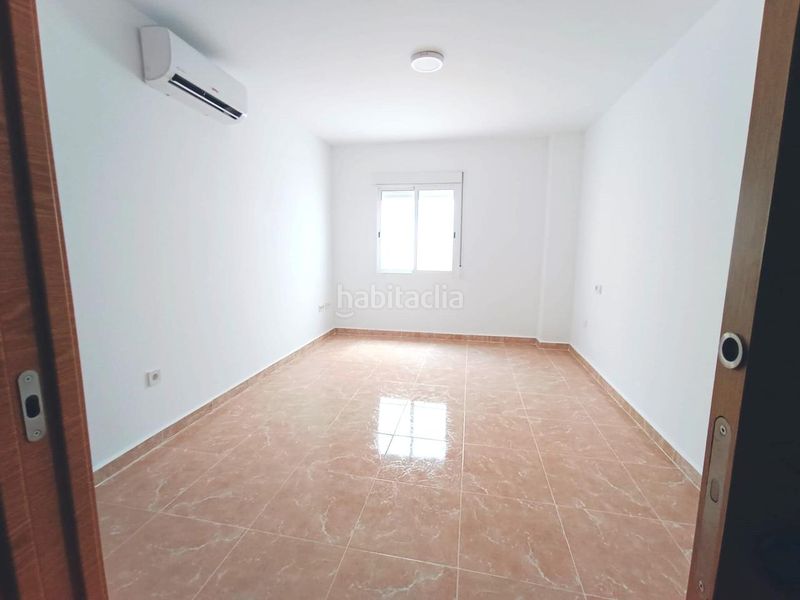 Foto 3ec7f86e-d45b-4443-ae65-abbbda0a6313. Pis a Oliva pueblo Oliva