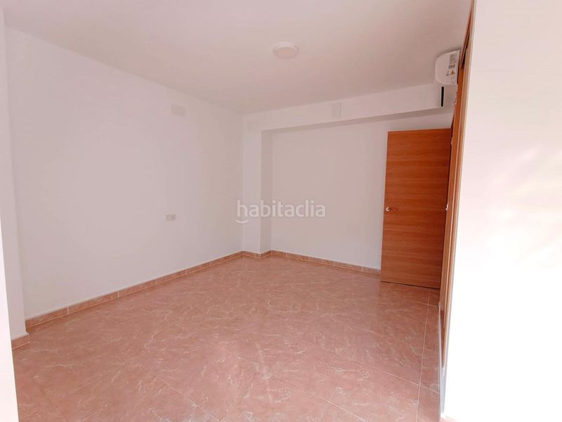 Foto 8a5376cf-93ba-4492-82ed-62e3d9083a74. Pis a Oliva pueblo Oliva