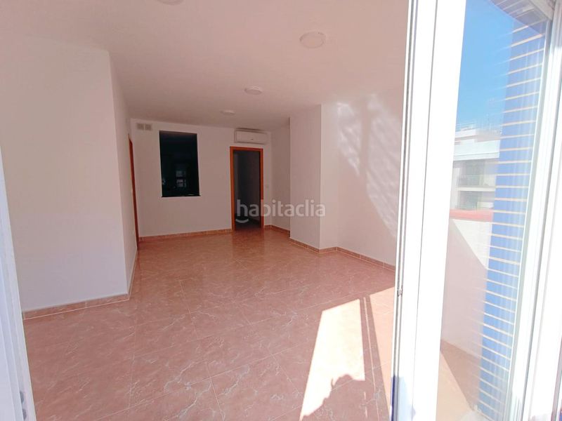 Foto f7f54728-2e13-4c60-9b4e-f053f7e07653. Pis a Oliva pueblo Oliva