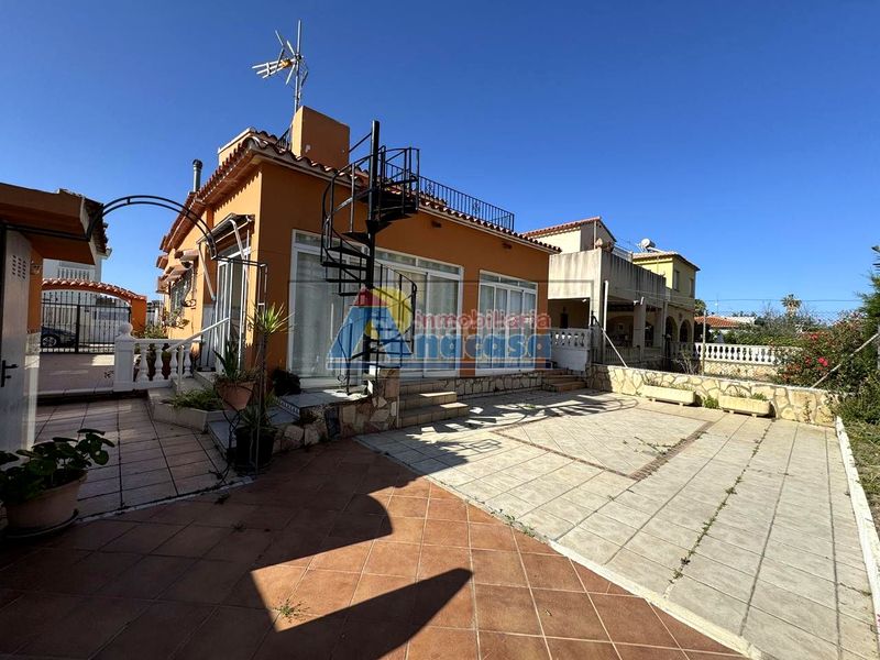 Foto 2a4750f9-2fb9-494b-9343-f3ccbbf71867. Casa a Oliva playa Oliva
