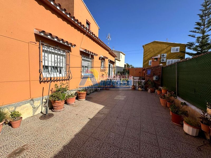 Foto a968ee1c-ce0a-4997-80e8-1af844247389. Casa a Oliva playa Oliva