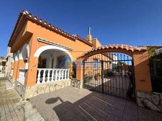 Haus in Oliva Playa. Chalet en playa de oliva