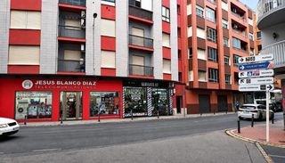 Local Comercial a Del poeta querol 1. Local con negocio de  proveedor de servicios de telecomunicacion