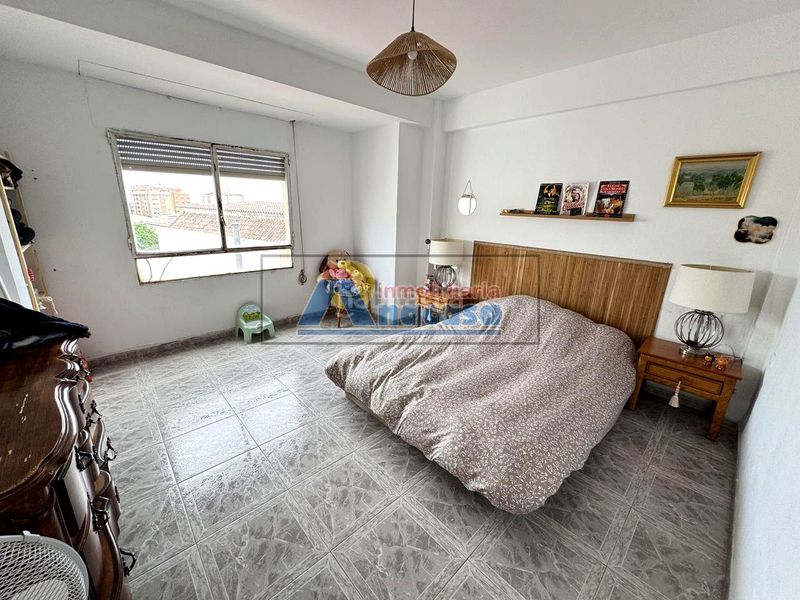 Foto 1a941c46-9d79-4487-94d0-c2486954d616. Pis a Oliva pueblo Oliva