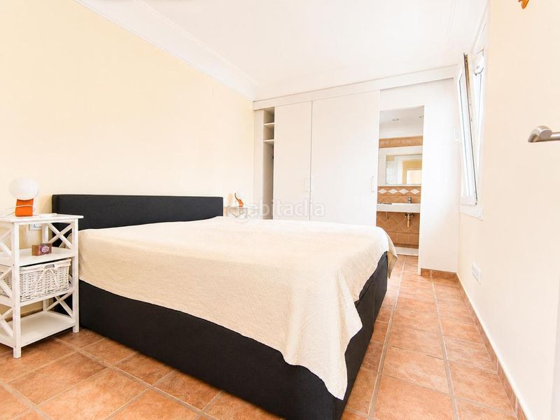 Foto b0b14cbe-3961-4a00-a75a-5a5753f33ced. Casa amb piscina a Oliva nova Oliva