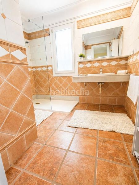 Foto cf15cbaf-47b1-4561-8880-a233960b03b7. Casa amb piscina a Oliva nova Oliva