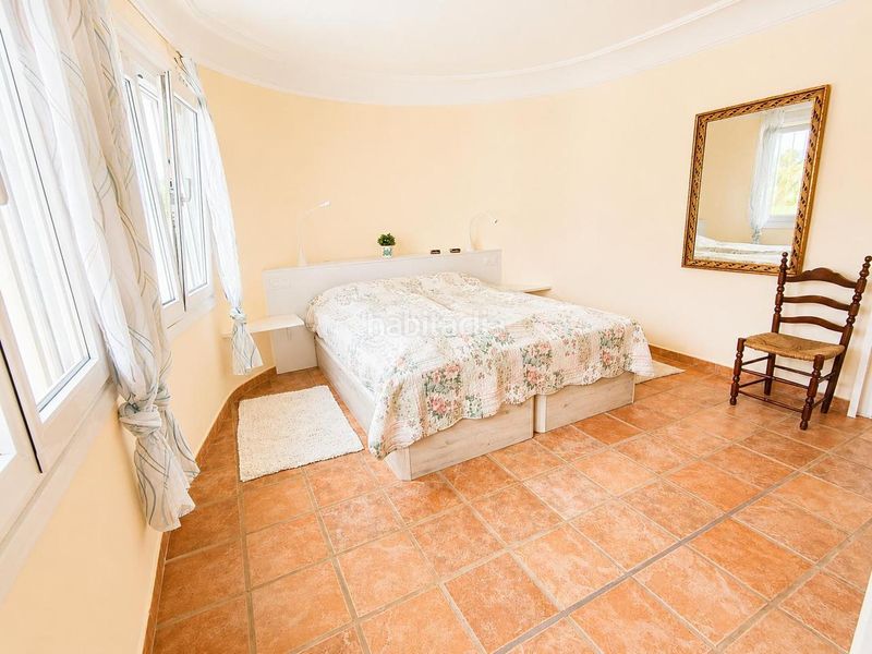 Foto ea968a6d-32bb-406c-9ad6-82d7b6eadf7c. Casa amb piscina a Oliva nova Oliva