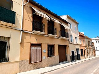 Casa  De sant blai. Casa con gran garaje y ascensor en oliva