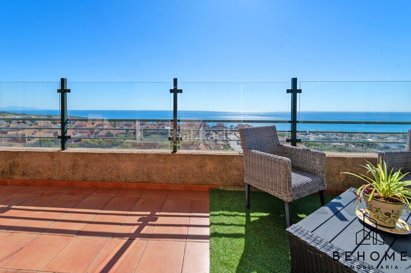 Foto a9f73b03-e8cb-4fd7-b76c-4a2659b639e3. Àtic amb aparcament piscina a La Alcaidesa