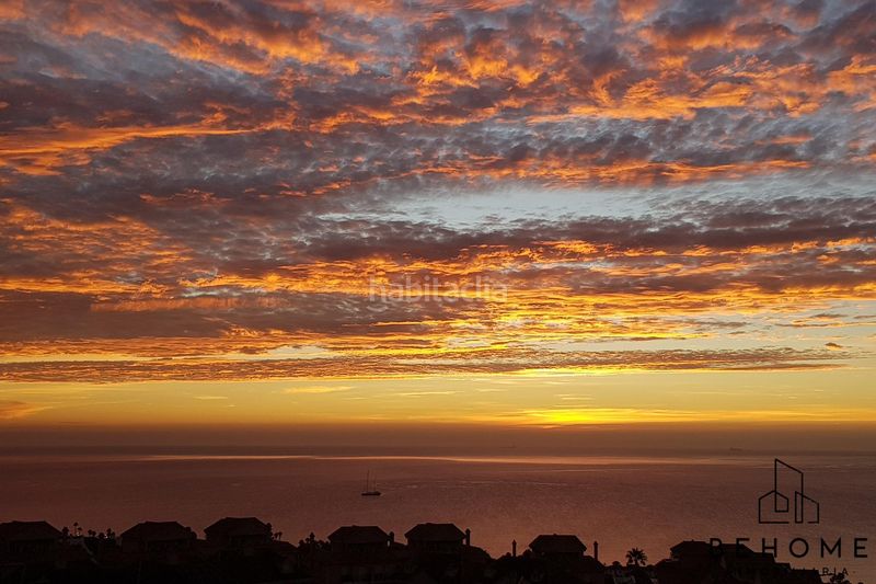 Foto c94d245c-243c-4c4e-81bb-b094d2a46e47. Àtic amb aparcament piscina a La Alcaidesa