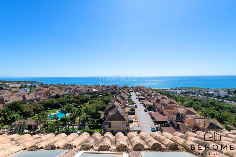 Foto f62a7393-8ebe-4928-8cf0-1c6f73fb5371. Àtic amb aparcament piscina a La Alcaidesa