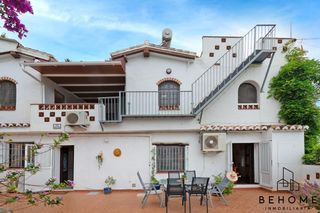 Casa  Zorrilla. Casa rural con 2 apartamentos independientes, terrazas y vistas