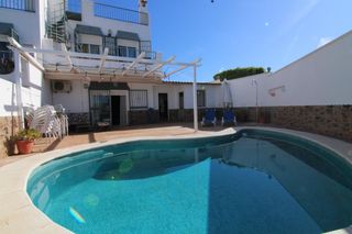 Location Maison jumelée à Almayate Bajo. Chalet adosado con piscina privada en almayate bajo