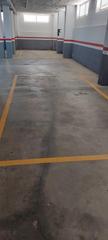 Aparcament cotxe a Tavernes de la Valldigna. Tav102  plaza dfe garaje rayada en edificio marina azul