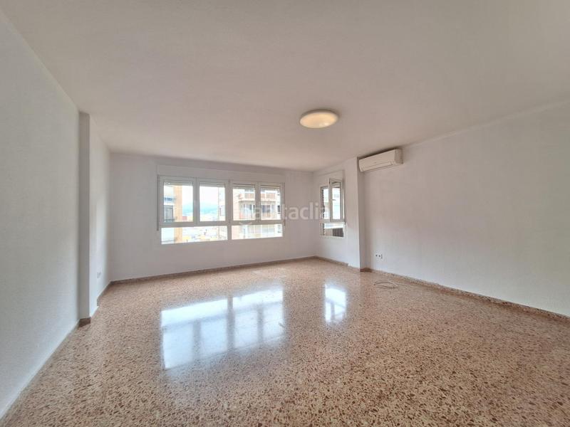 Foto 05d0b2ac-eaa5-4644-8791-404a49614d4b. Alquiler piso cul834 fincas girbés presenta piso en alquiler en avenida santos patronos en Alzira
