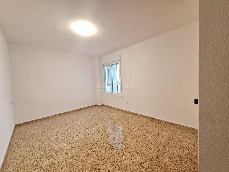 Foto 436af9f2-78cf-46d3-b453-d852e0ccb82c. Alquiler piso cul834 fincas girbés presenta piso en alquiler en avenida santos patronos en Alzira