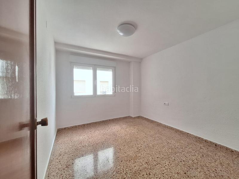 Foto bac01e0c-c630-4293-94c6-93be6ad29d15. Alquiler piso cul834 fincas girbés presenta piso en alquiler en avenida santos patronos en Alzira