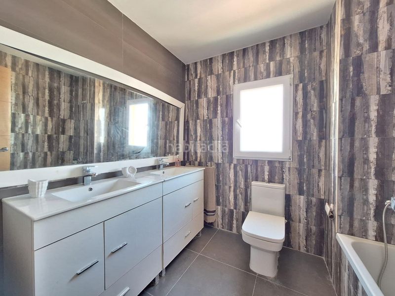 Foto b266d7b4-1f84-4048-bc4e-17449cc2661b. Casa adossada amb aparcament a Mareny de Barraquetes Sueca