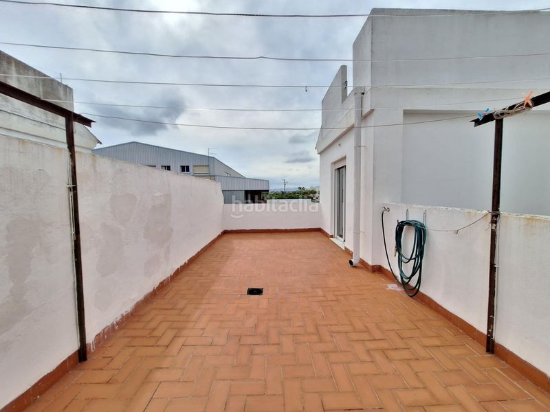 Foto e65d3d9f-cc2b-46f5-b2ec-60d0d84bea28. Casa adossada a Polinyà de Xúquer