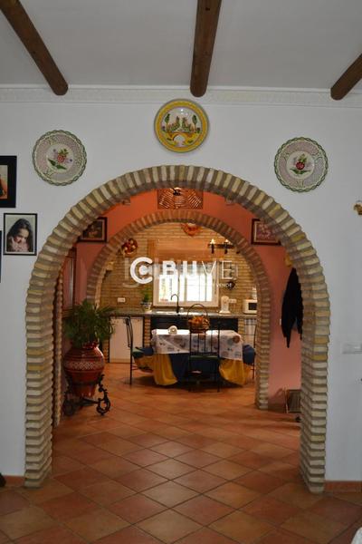 Foto a4374140-e9af-4047-92b7-3cdd09eb0684. House with parking pool in Sanlúcar la Mayor