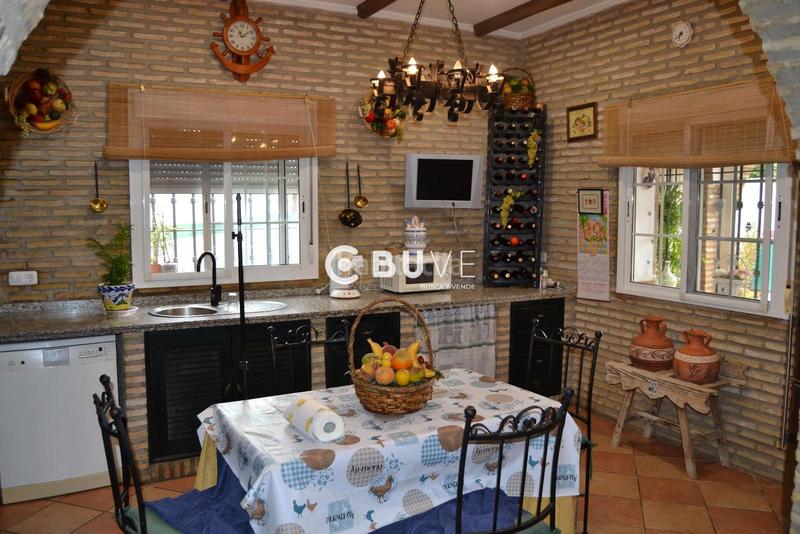 Foto c0b5d571-4811-4df5-81c0-a91882eb059c. House with parking pool in Sanlúcar la Mayor