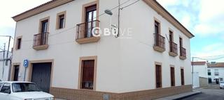 Casa adossada  Julio romero de torres. Se vende casa de 5 habitaciones mas local en el rinconcillo, la