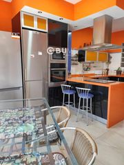 Haus  N/a. Propiedad exclusiva con negocio turístico y local comercial  ren