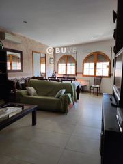 Casa  N/a. Vivienda de 420 m  negocio turístico en funcionamiento  el roble