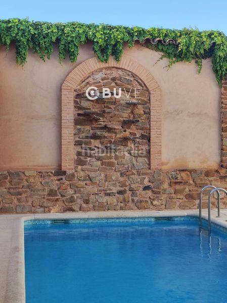 Foto e8edb967-3d22-459d-9866-920bbe7b3e9c. Casa amb calefacció aparcament piscina a Robledo (El)