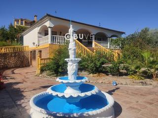 Chalet  Encinas reales. Se vende chalet de 5 habitaciones en rute, córdoba