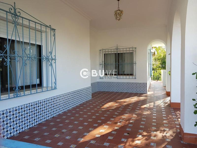 Foto b7798062-1a88-4119-ba86-2ed4a85a467b. Casa se vende chalet independiente en utrera en Palmar de Troya (El)