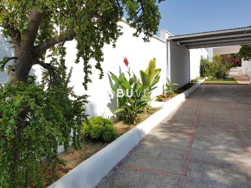 Foto bd935618-0309-48f6-8a8f-266a2b0b515d. Casa se vende chalet independiente en utrera en Palmar de Troya (El)