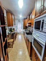Appartement  Magdalena baja. Se vende piso de 4 habitaciones en jaén