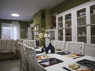 Casa adossada  Avenida de las palmeras. Se vende casa de 4 habs 3 baños villanueva del ariscal sevilla