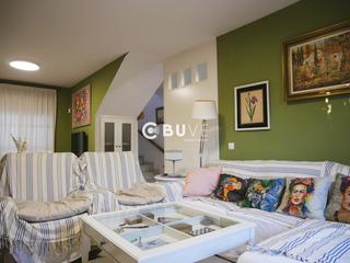 Casa adossada  Avenida de las palmeras. Se vende casa de 4 habs 3 baños villanueva del ariscal sevilla
