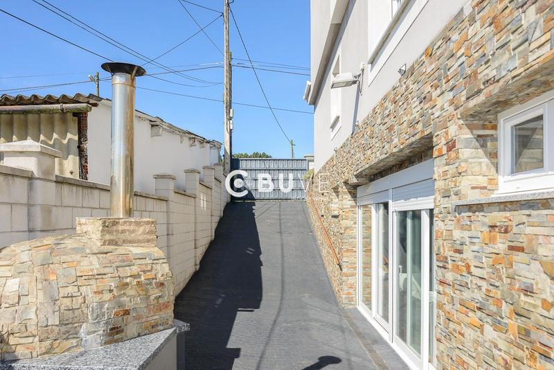 Foto 20667d87-7420-48a3-8423-d4f16e343874. Casa adosada se vende adosado en la playa en Santa María del Mar - El Puerto Castrillón