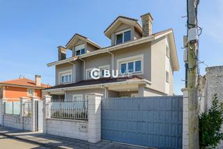 Casa adosada  Bahinas. Se vende adosado en la playa