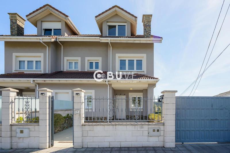 Foto 6129c554-bf03-4589-b4dd-ea58e86cfbd4. Casa adosada se vende adosado en la playa en Santa María del Mar - El Puerto Castrillón