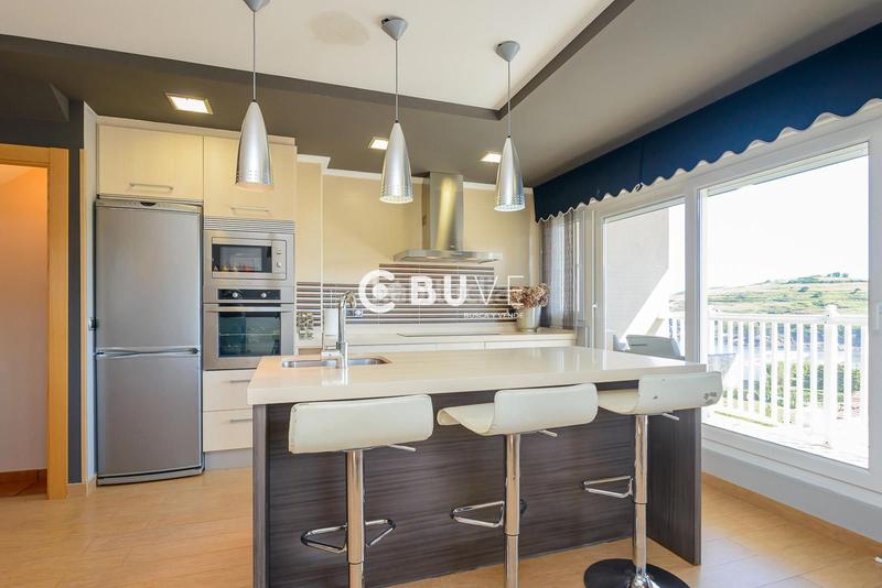 Foto c404fe8d-f309-4d95-8b74-7ee34971be5e. Casa adosada se vende adosado en la playa en Santa María del Mar - El Puerto Castrillón