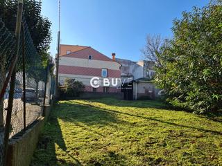 Casa  Pastoriza. Se vende casa dos plantas independientes con terreno.