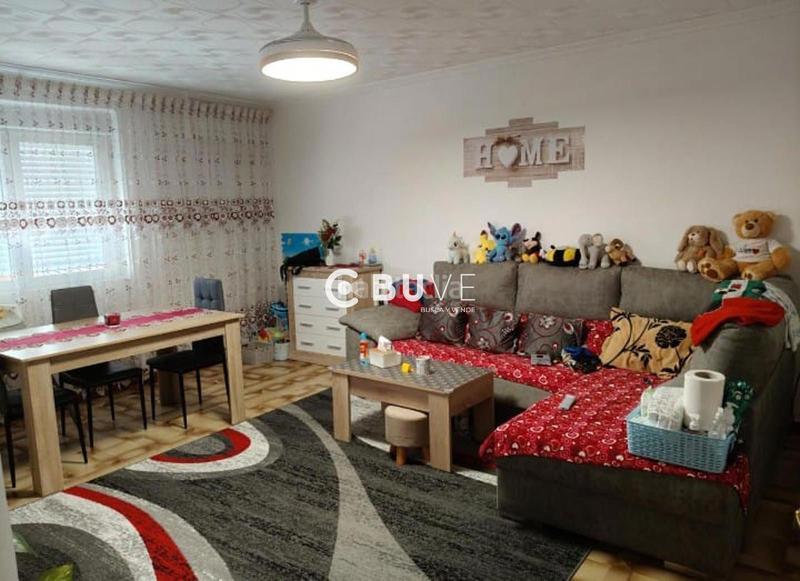 Foto ddcee5f5-d27d-49ed-be08-413002290b89. Piso se vende piso de 4 hab , granada en Baza