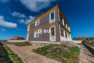 Chalet  Duero. Se vende chalet en villanueva de duero, valladolid.nuevo a estre