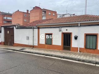 Casa  Camino viejo del polvorin. Se vende chalet mas terreno para edidicar de 3 habitaciones en c